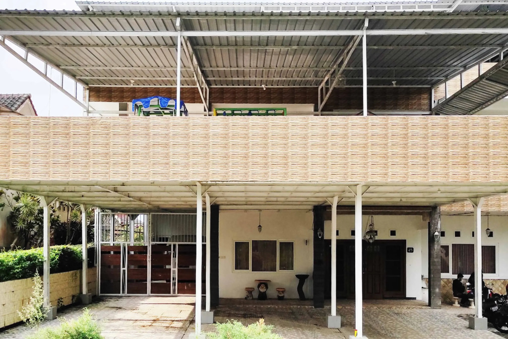 Pertiwi Homestay Near Museum Angkut Batu Mitra RedDoorz