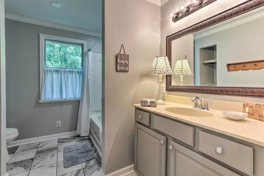 1 Mi to Old Town Bluffton: Home w/ Screened Porch