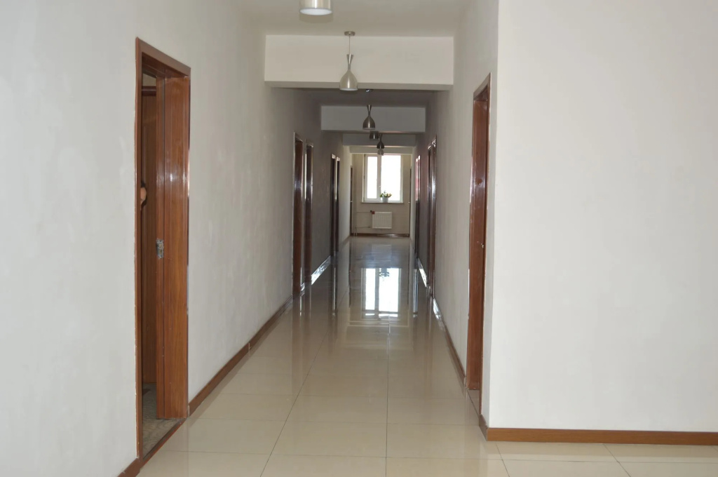 Land Hotel