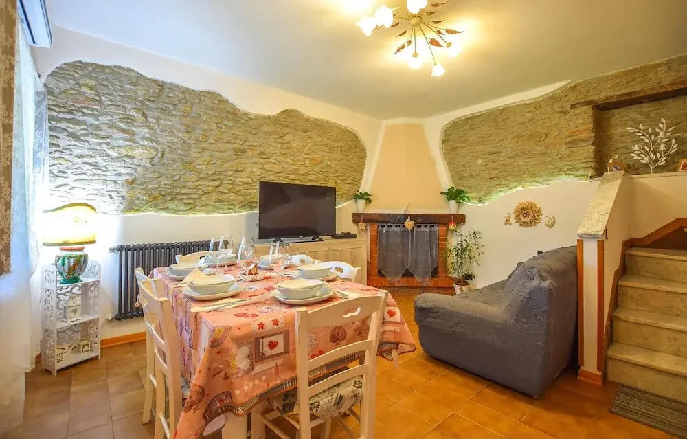 Stunning Home in Pietrasanta With 3 Bedrooms and Wifi