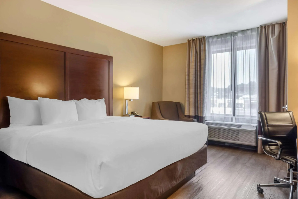 Comfort Inn & Suites At CrossPlex Village