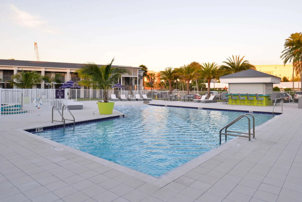 Clarion Inn & Suites Across From Universal Orlando Resort