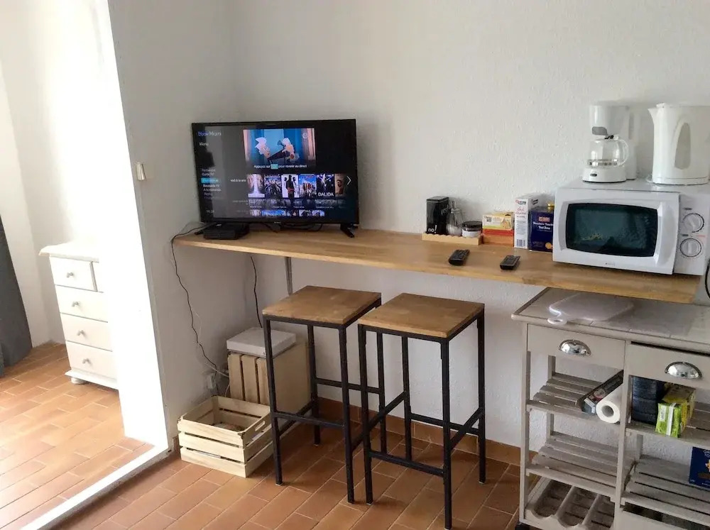 Studio in Vence, With Wonderful Mountain View, Pool Access and Wifi - 14 km From the Beach
