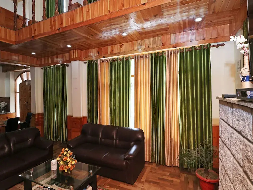 OYO 13715 Home Exotic River View Naggar Road