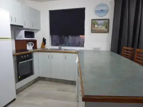 Deepwater Cove Unit 1, 68 Lower Gay Tce Bulcock Beach