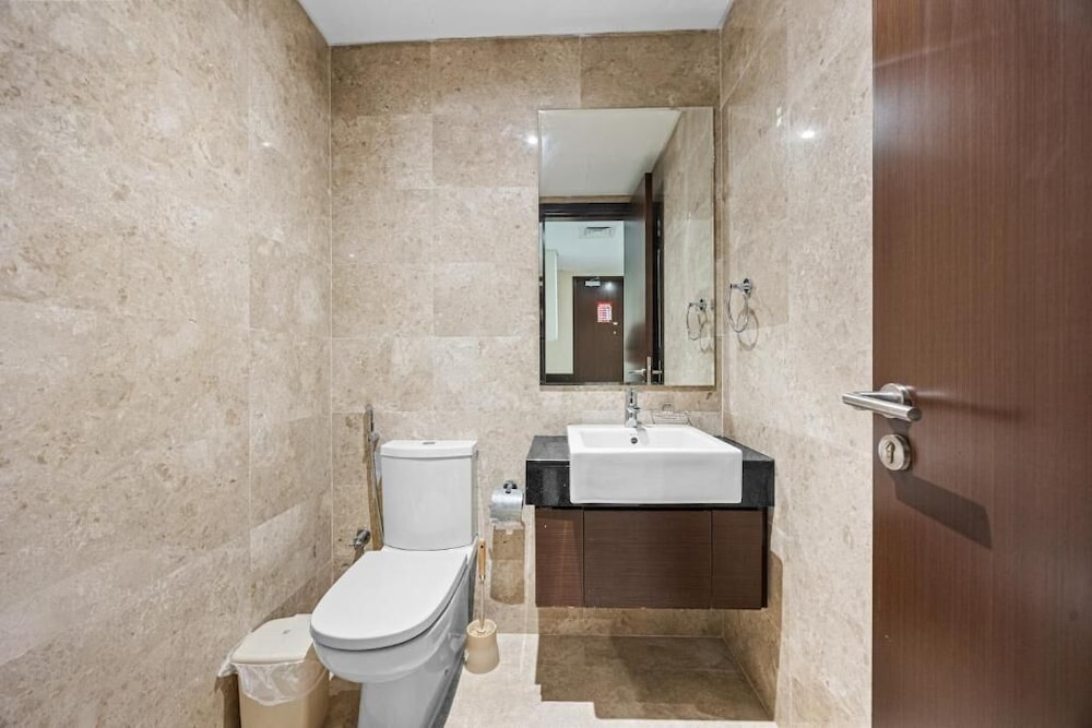 Bloomfields Elevated 2BR in Marina Heigh