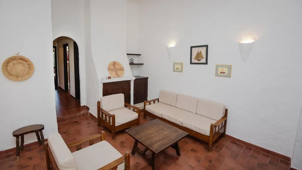 Villa Chiara: Luxury Retreat Steps from the Beach