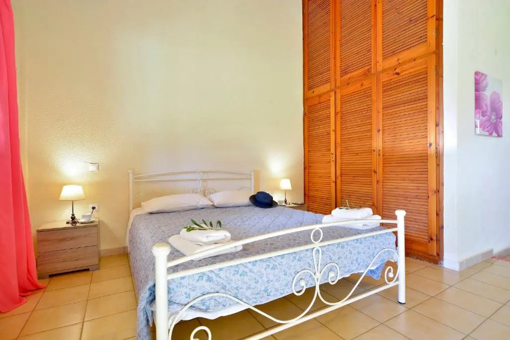 Renata Rooms & Studios