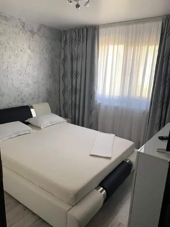 White & Silver Luxury Suite Craiova