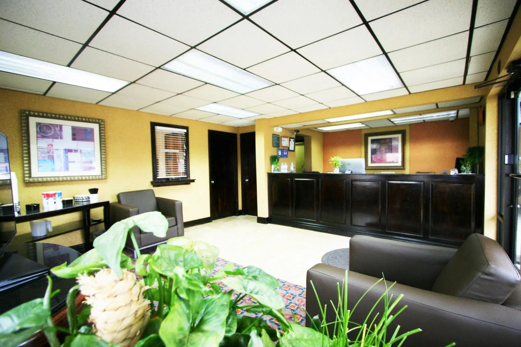 Deluxe Inn - Fayetteville I-95