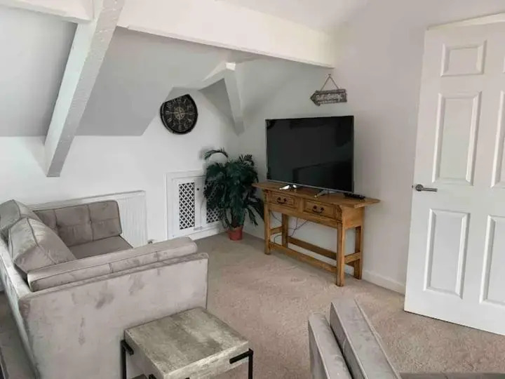 Lovely 2 bedroom modern loft apartment sea view
