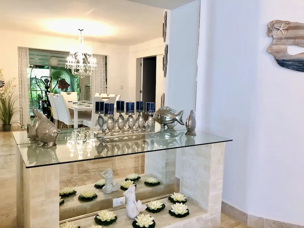 Lovely Luxury Home Near the Beach, 10 ppl