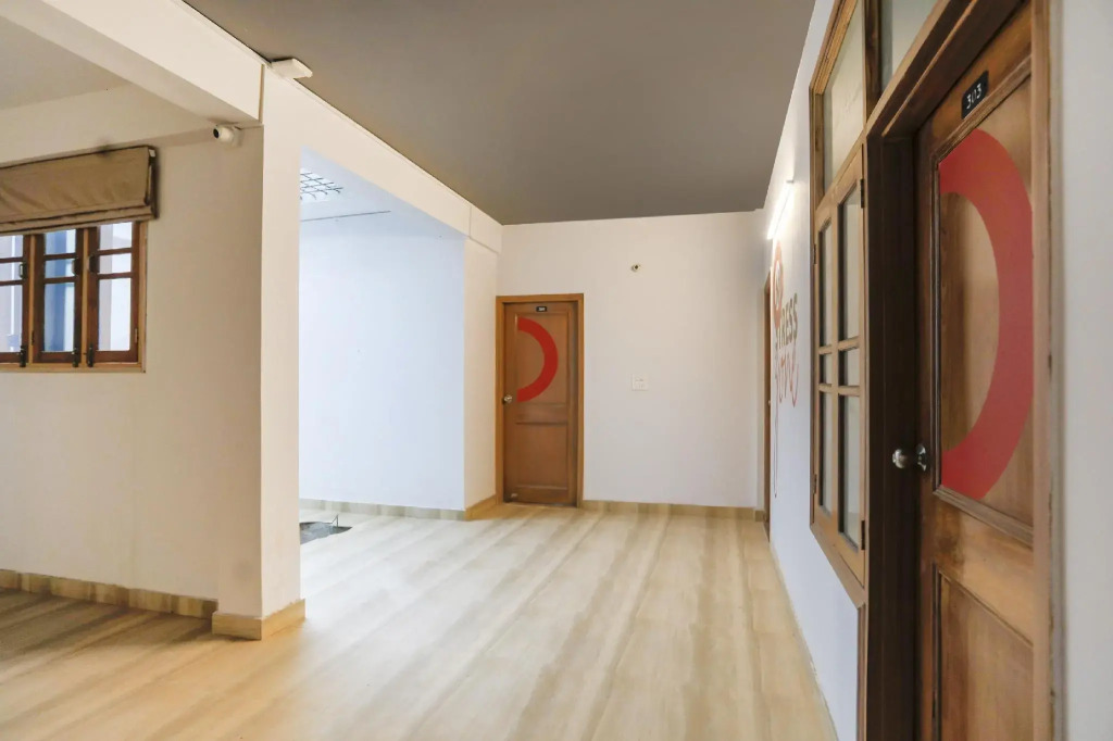 OYO 74943 Hotel Discovery