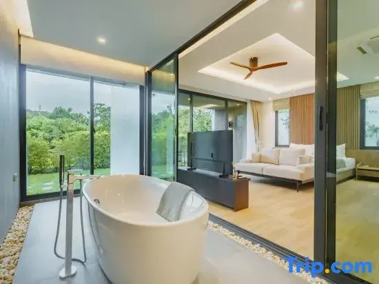 Niva Villa - Modern Private Pool with & Lake View near Phuket Town