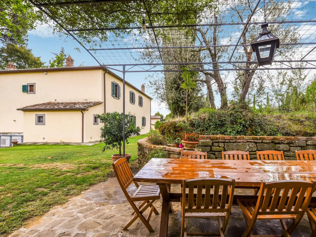Villa With Private Pool, Near Cortona, 3 Apartments
