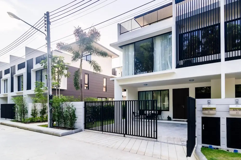 Elata House in Laguna with 3 Bedrooms