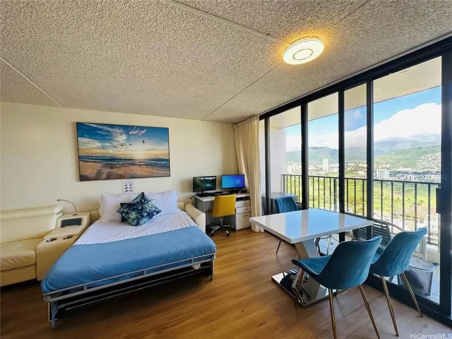 Spacious 14th Floor Corner Suite, Partial Diamond Head and Ocean Views, FREE Parking! by Koko Resort Vacation Rentals