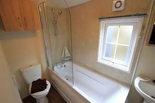 Rose Lodge - Hot Tub Getaway - Percy Woods - Pet Friendly