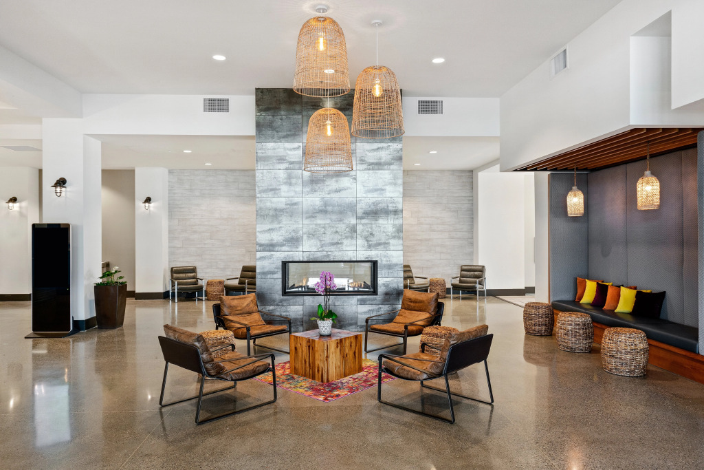Hotel Indigo Seattle Everett Waterfront Place by IHG