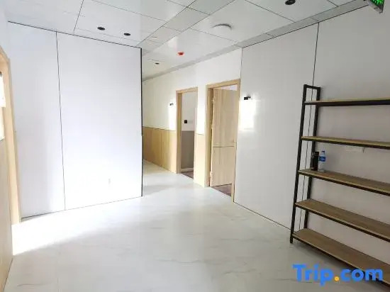 Xinlong Hotel