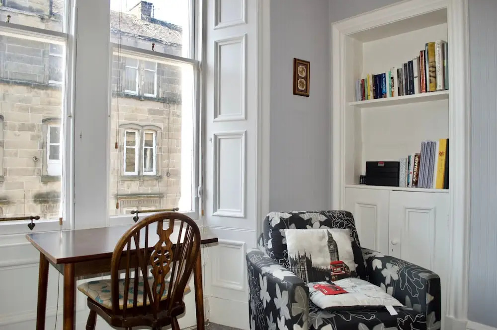 Beautiful 2 Bedroom Flat in Leith