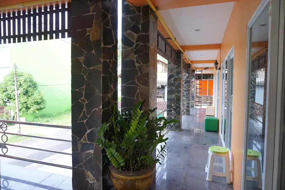 B and B Hotel