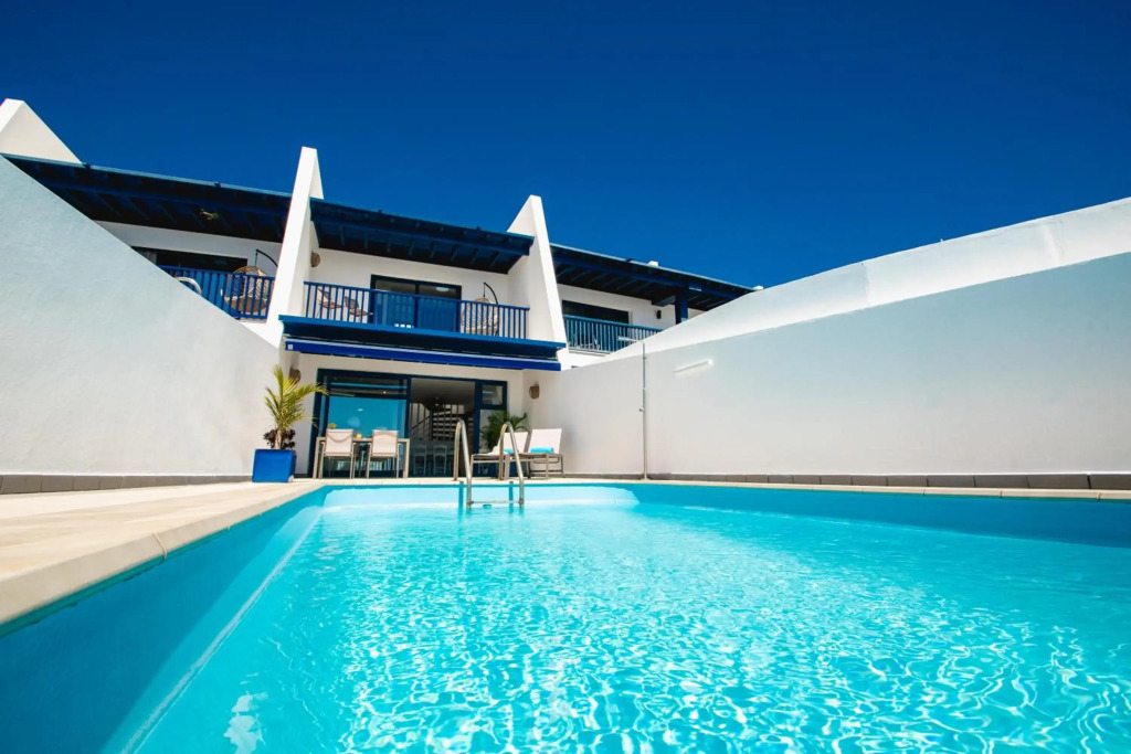FRONTLINE VILLA 26, well-designed with a heated pool