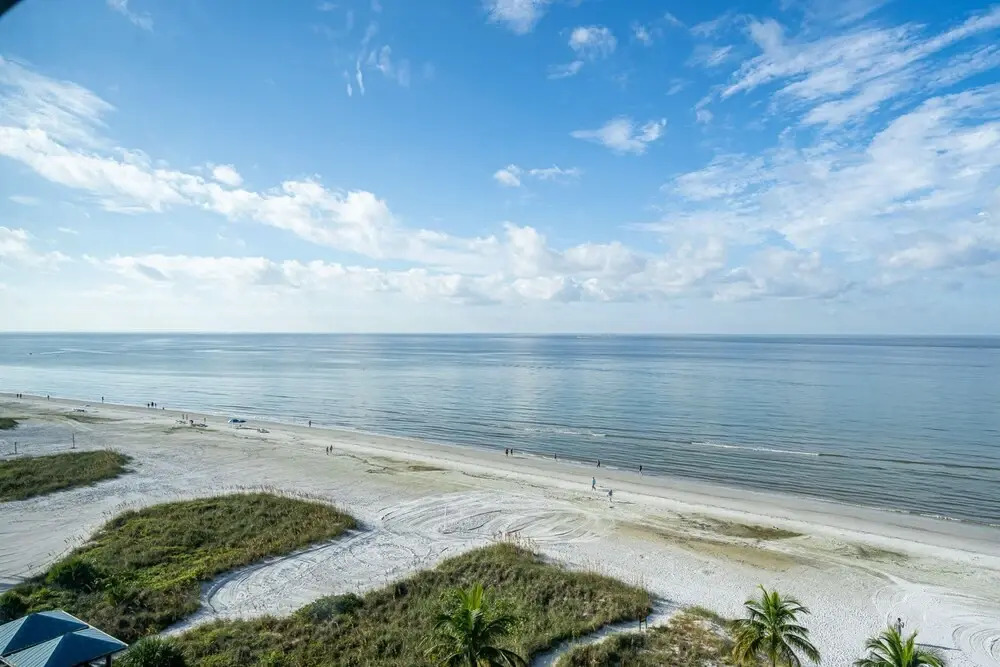 Welcome to Beach Villa's # 606 Vacation Rental - 250 Estero Blvd condo