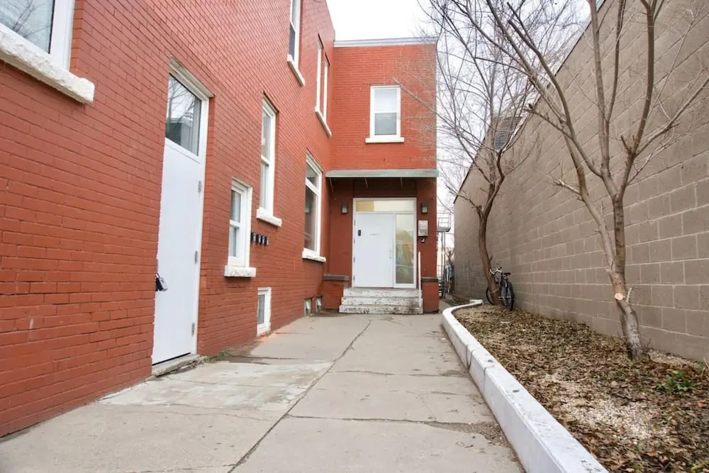 Affordable Apartment w Parking Location Coffee
