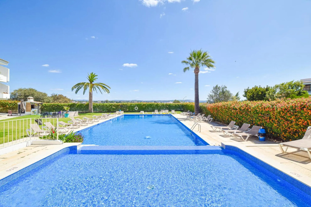 Estúdio com Piscina a 3 minutos das Praias