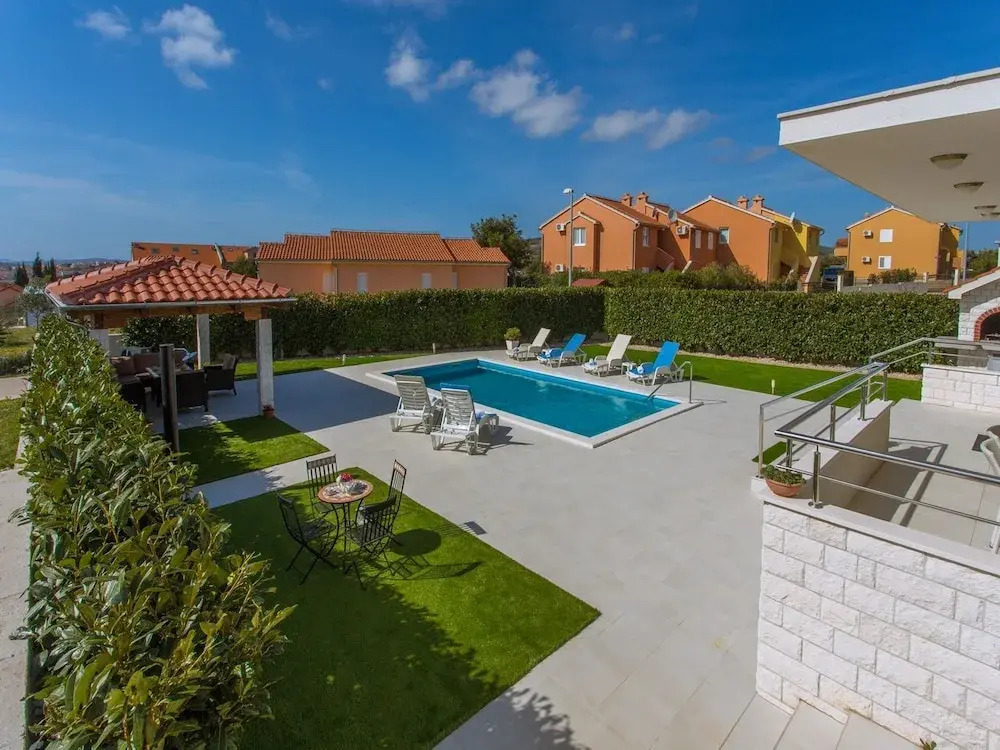 Modern villa with private swimming pool, nice garden with roofed terrace, BBQ