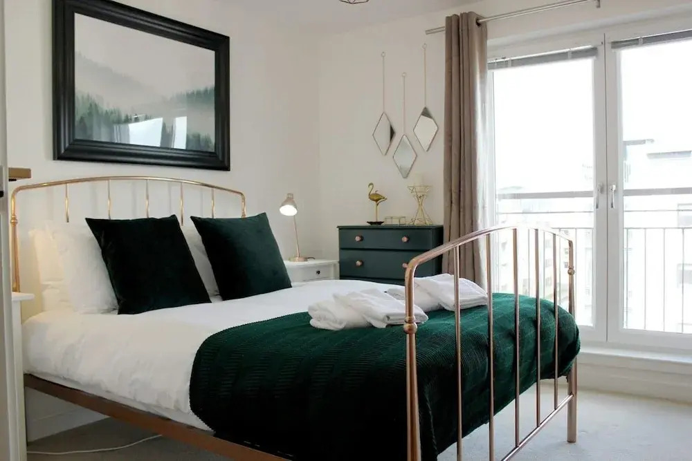 2 Bedroon Apartment With Balcony And Seaviews