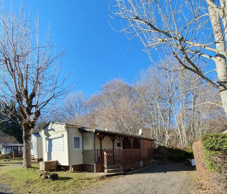 Bungalow With 2 Bedrooms in Besse-et-saint-anastaise, With Pool Access and Furnished Garden