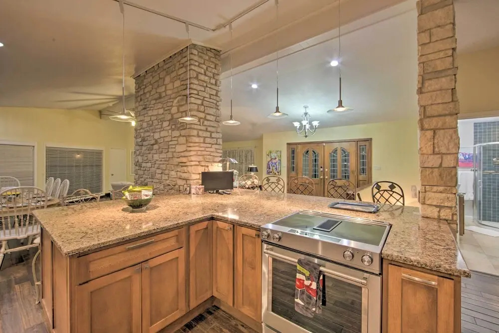 Malakoff Lakefront Home: Golf Course On-site!
