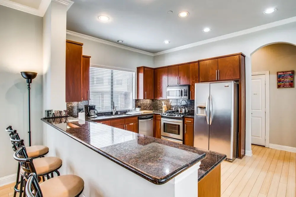 Stylish Three-story Oak Lawn House