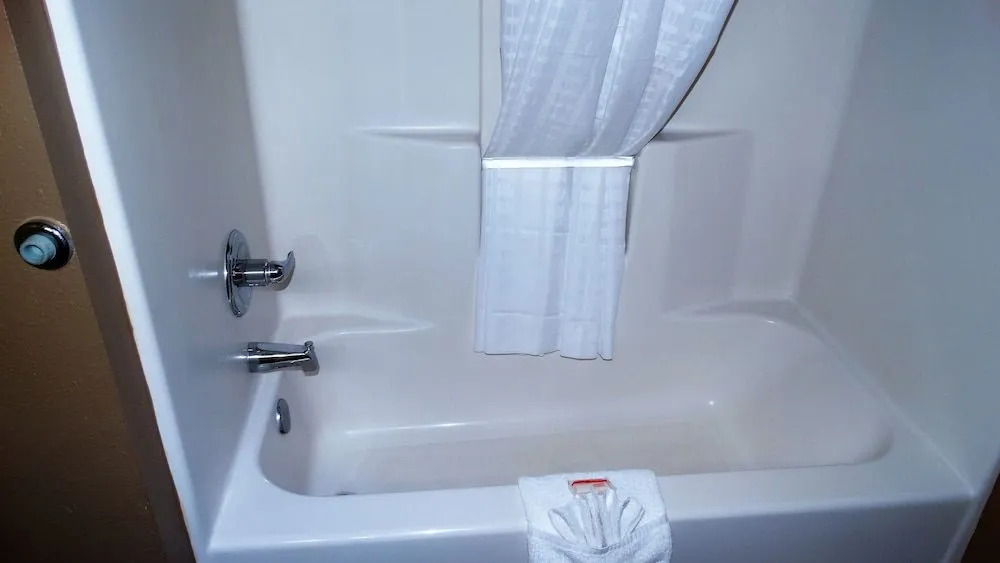Oak Tree Inn & Suites