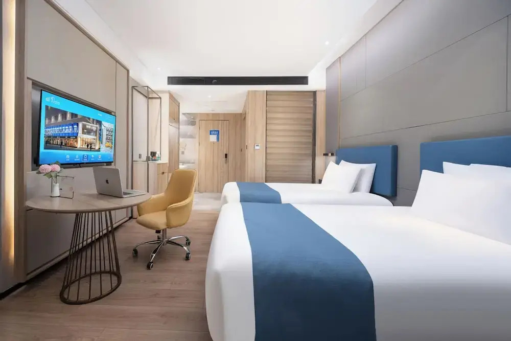 Naive S Hotel