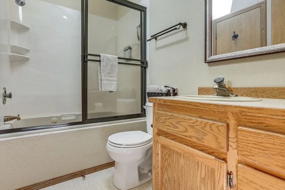 Private Hot Tub & Sharc Passes! Sunriver Home