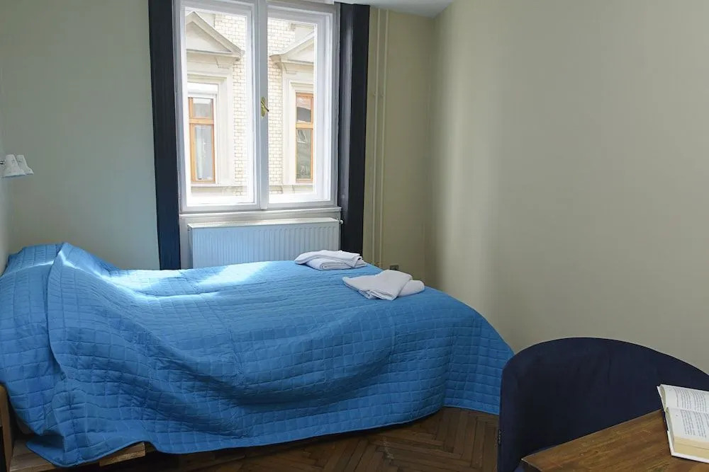 New - Walnuttree Double 12 Person Apartment Central in Budapest - Hungary
