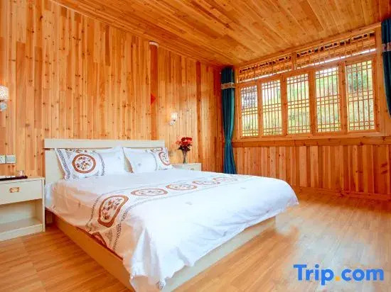 Sanjiang Waterfront Inn