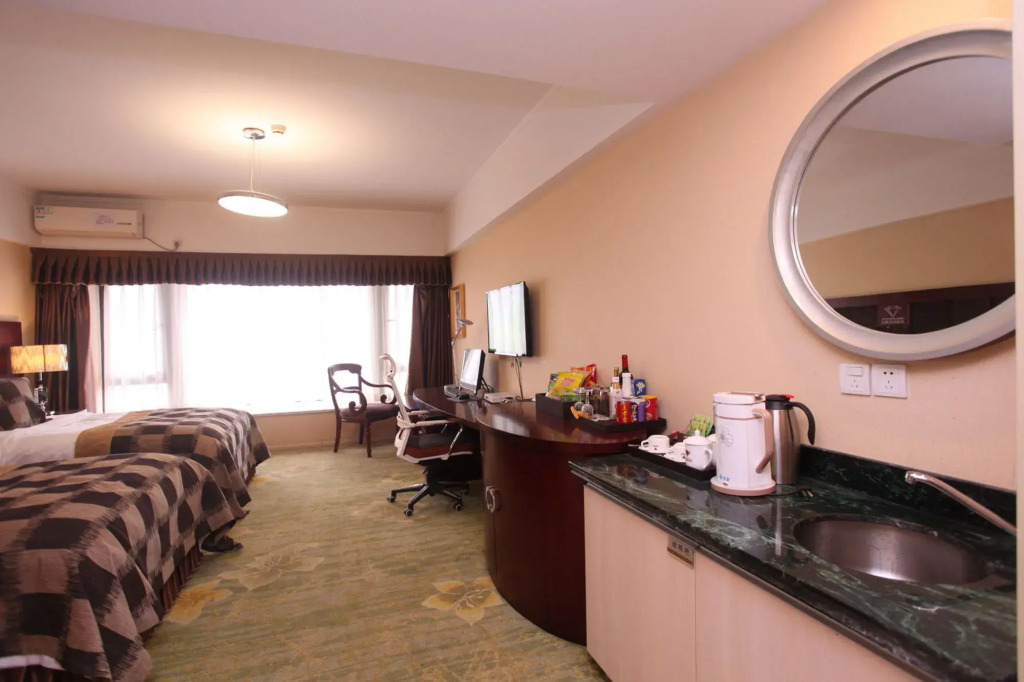 Chengdu Longhu Haibin Hotel