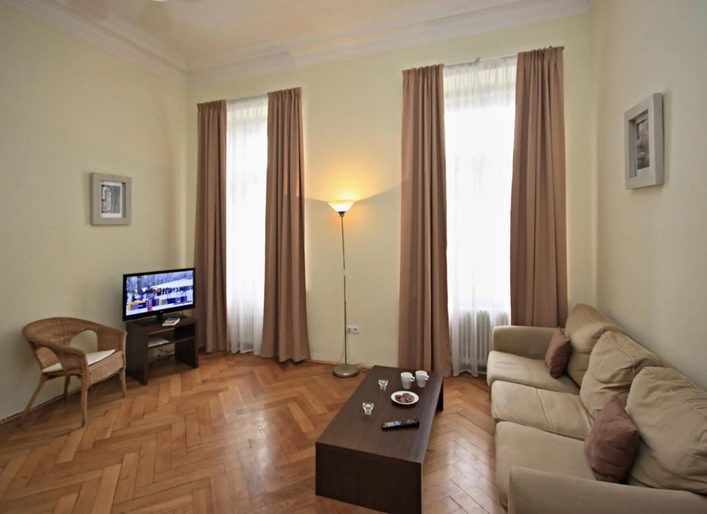 Riverside Palace Apartments