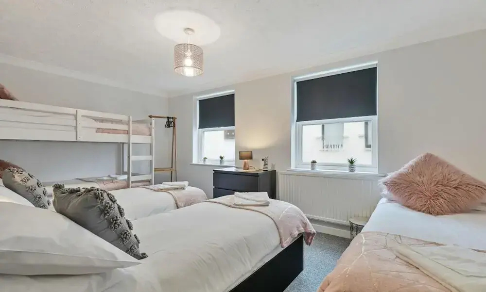 Seabright Townhouse- Super Stylish House- Parking for one Car- Sleeps up to 12