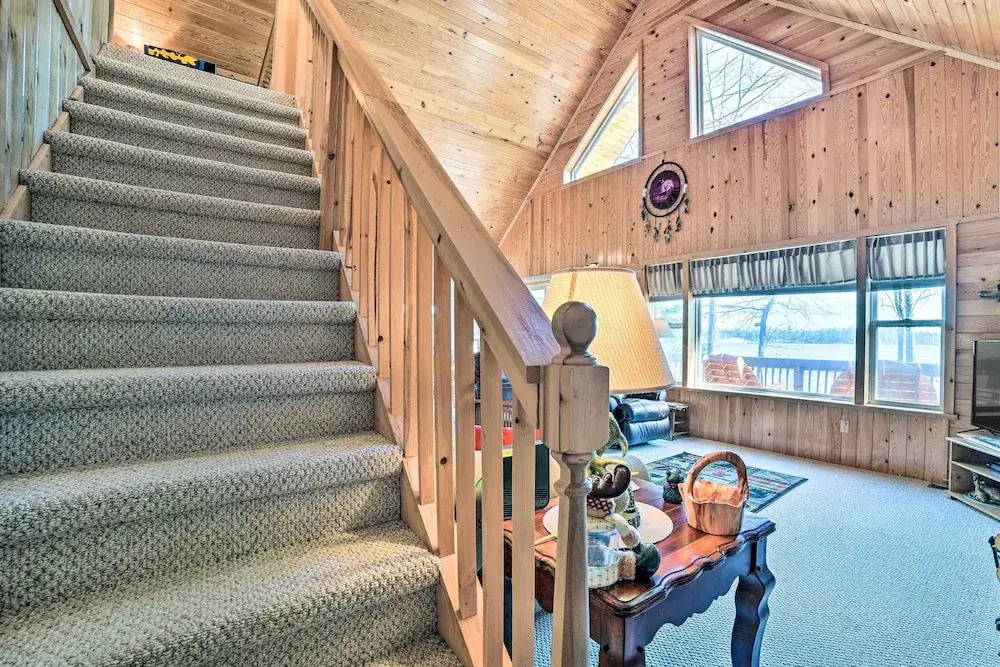 Secluded Lost Lake Cottage with Spacious Loft!