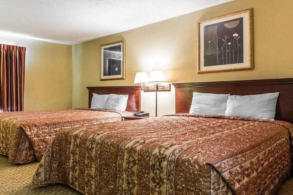 Country Hearth Inn & Suites