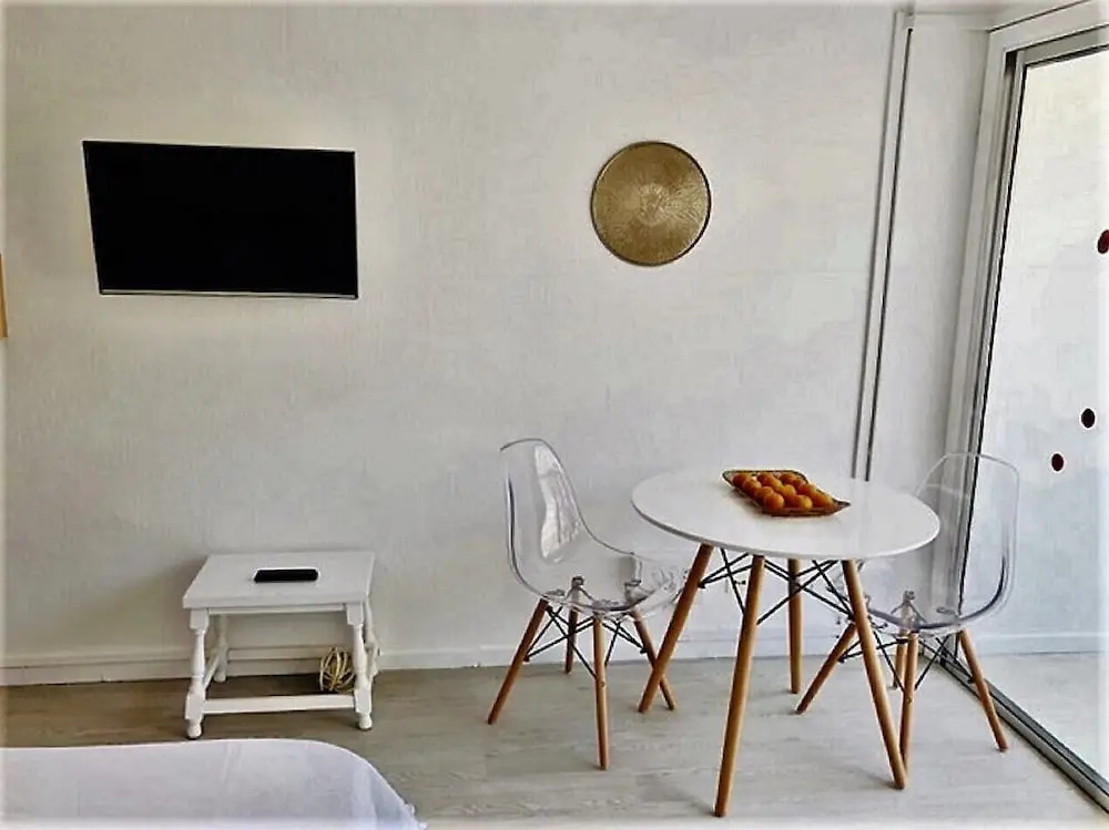 Studio Shinning Gold