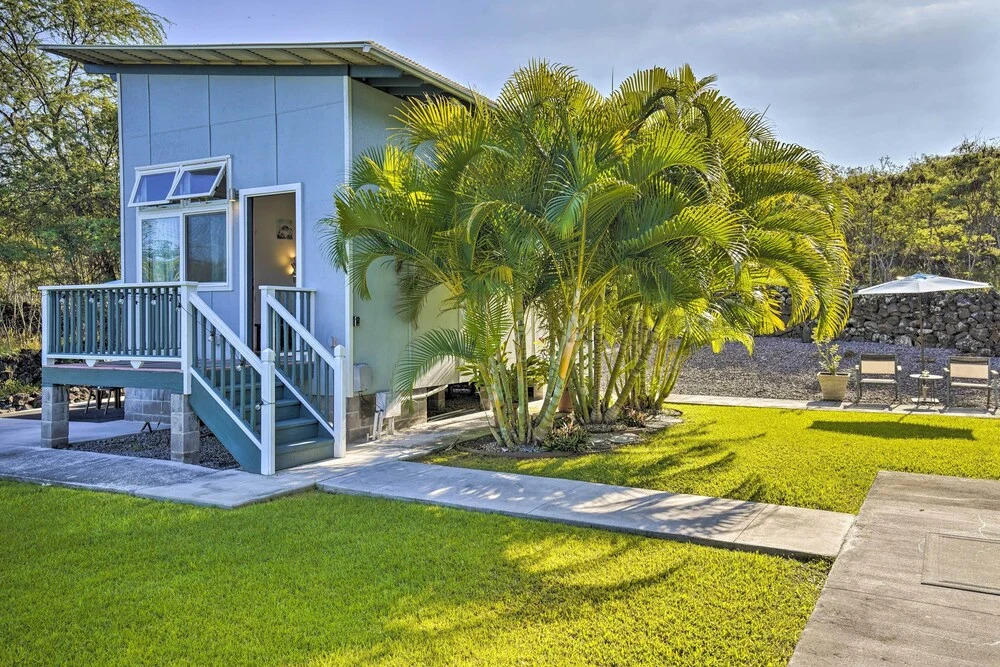 1 Mile to Magic Sands Beach: Kailua-kona Cottage