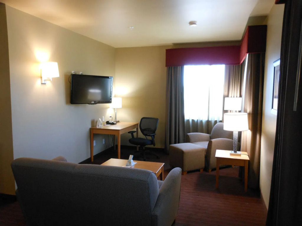 Best Western Golden Prairie Inn and Suites