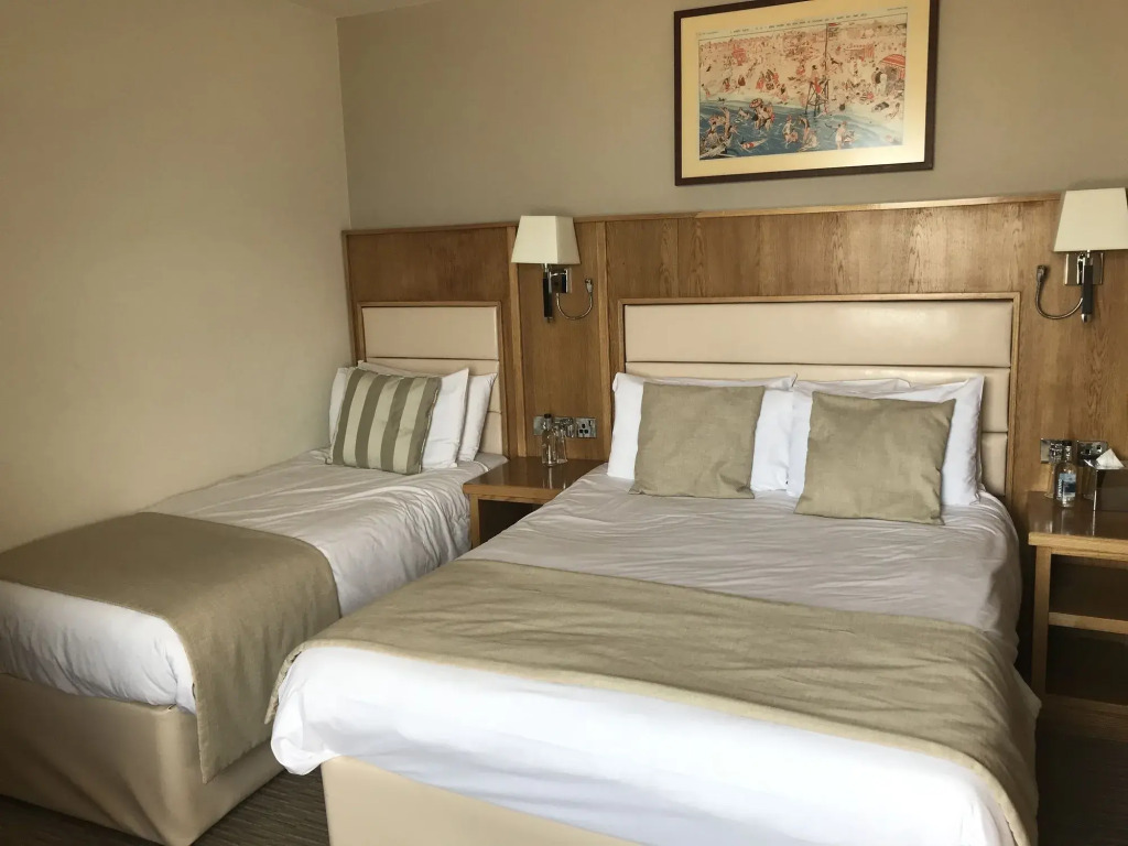 Pier Hotel