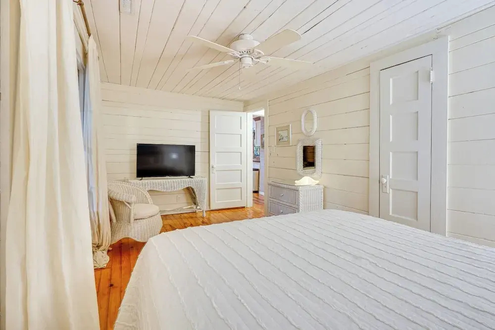 Isle of Palms Getaway w/ Patio, Walk to Beach!